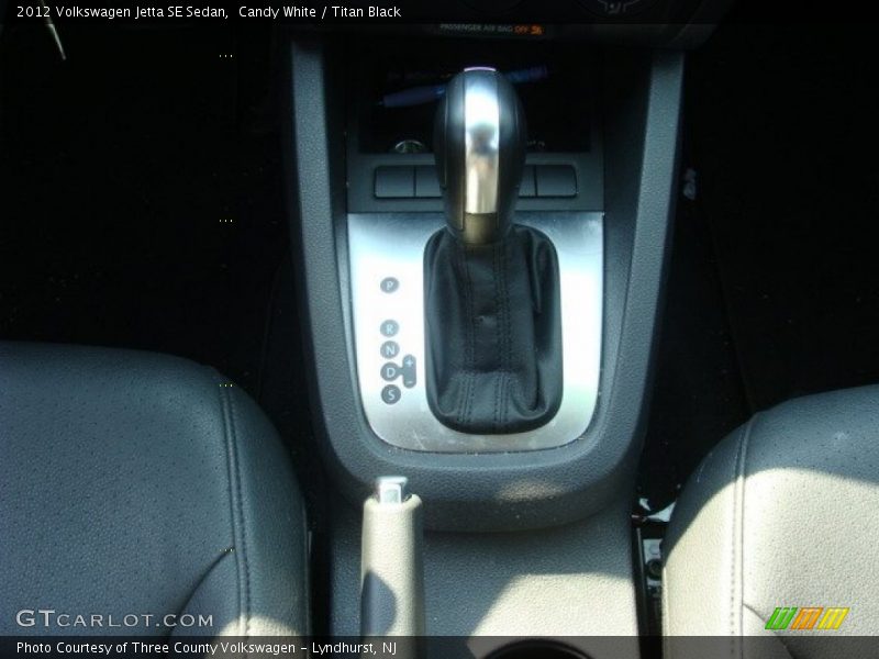 Candy White / Titan Black 2012 Volkswagen Jetta SE Sedan