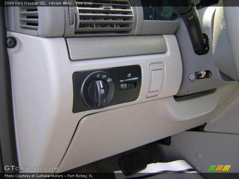 Vibrant White / Flint Grey 2004 Ford Freestar SES