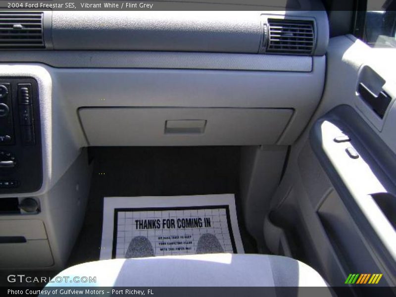 Vibrant White / Flint Grey 2004 Ford Freestar SES