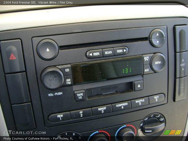 Vibrant White / Flint Grey 2004 Ford Freestar SES