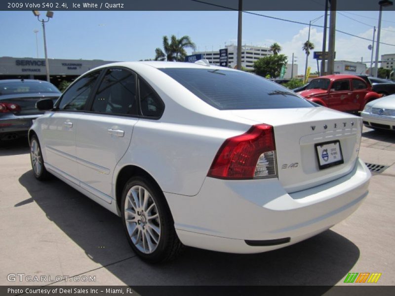 Ice White / Quartz 2009 Volvo S40 2.4i