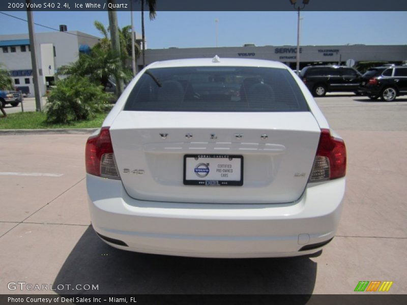 Ice White / Quartz 2009 Volvo S40 2.4i