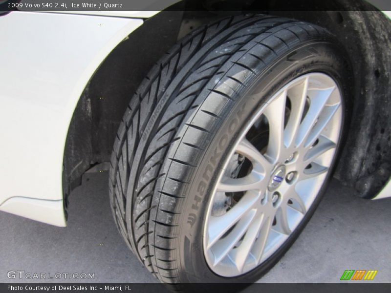 Ice White / Quartz 2009 Volvo S40 2.4i