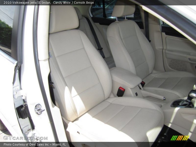 Candy White / Cornsilk Beige 2010 Volkswagen Jetta SE Sedan