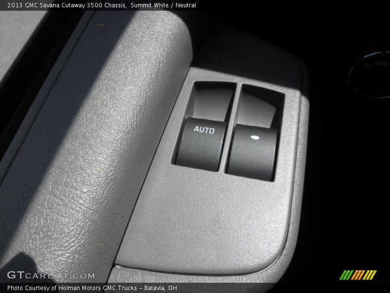 Summit White / Neutral 2013 GMC Savana Cutaway 3500 Chassis