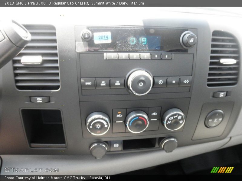 Summit White / Dark Titanium 2013 GMC Sierra 3500HD Regular Cab Chassis