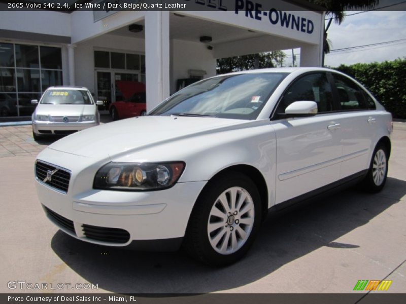Ice White / Dark Beige/Quartz Leather 2005 Volvo S40 2.4i