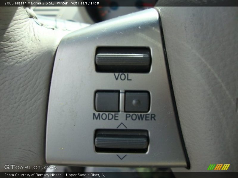 Winter Frost Pearl / Frost 2005 Nissan Maxima 3.5 SE