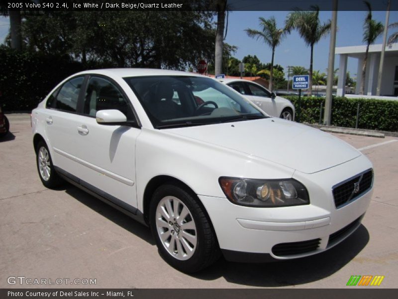 Ice White / Dark Beige/Quartz Leather 2005 Volvo S40 2.4i
