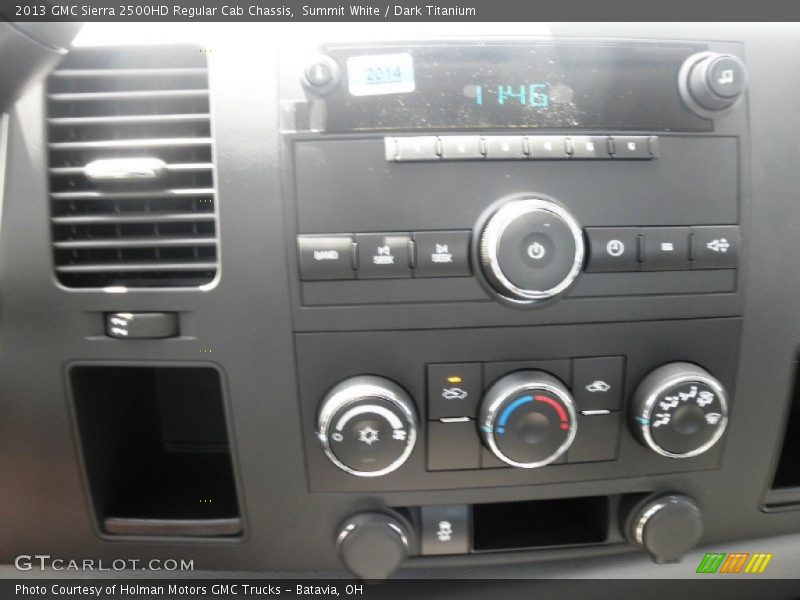 Summit White / Dark Titanium 2013 GMC Sierra 2500HD Regular Cab Chassis