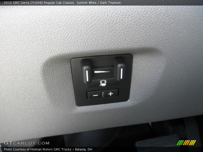 Summit White / Dark Titanium 2013 GMC Sierra 2500HD Regular Cab Chassis