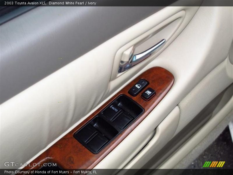 Diamond White Pearl / Ivory 2003 Toyota Avalon XLS