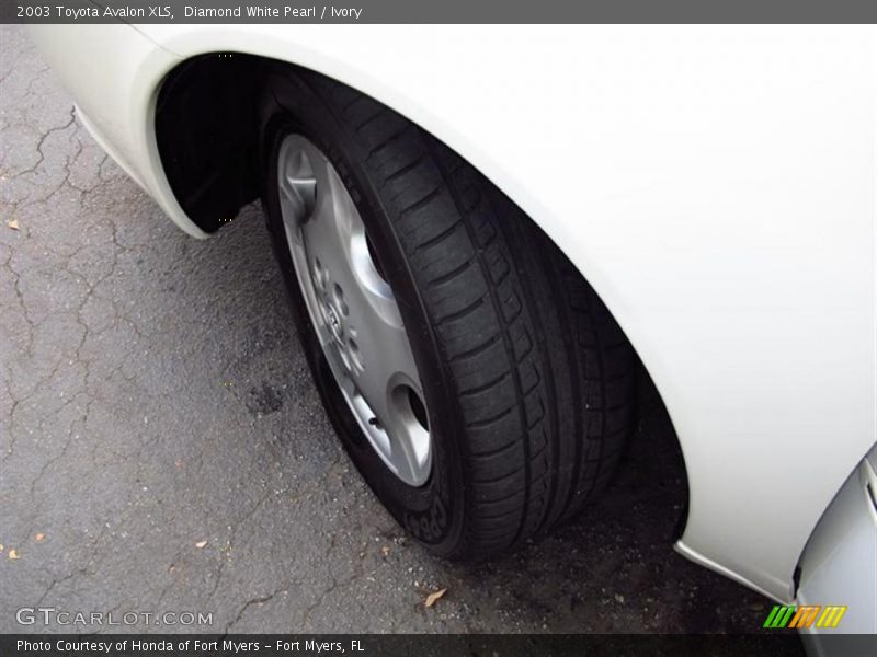 Diamond White Pearl / Ivory 2003 Toyota Avalon XLS