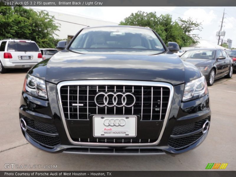 Brilliant Black / Light Gray 2012 Audi Q5 3.2 FSI quattro