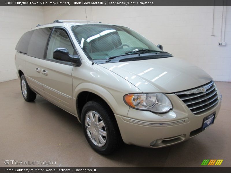 Front 3/4 View of 2006 Town & Country Limited