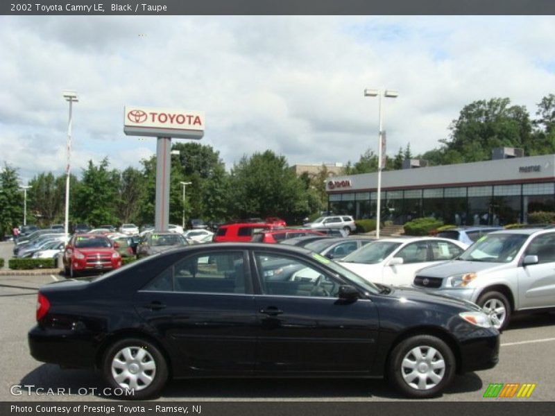 Black / Taupe 2002 Toyota Camry LE