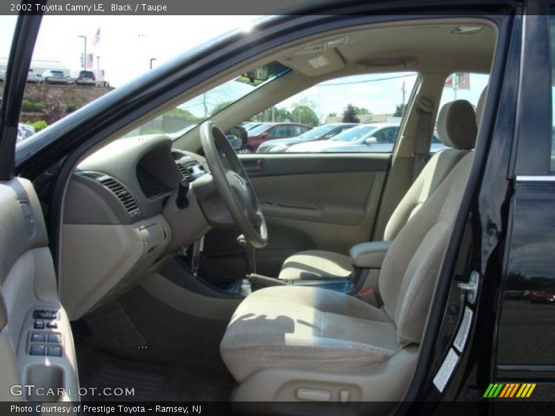 Black / Taupe 2002 Toyota Camry LE