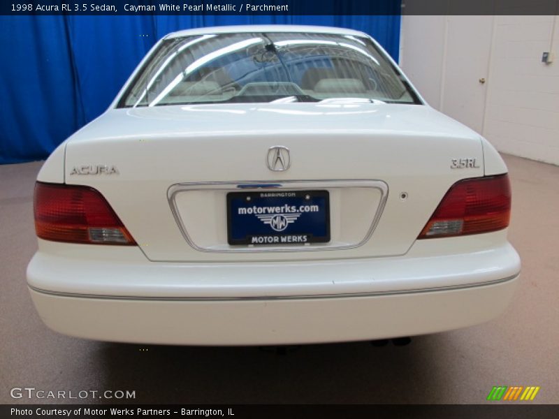 Cayman White Pearl Metallic / Parchment 1998 Acura RL 3.5 Sedan