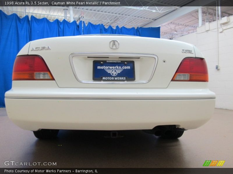 Cayman White Pearl Metallic / Parchment 1998 Acura RL 3.5 Sedan