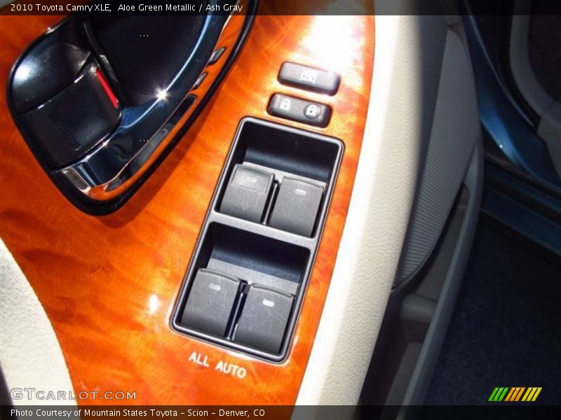 Controls of 2010 Camry XLE