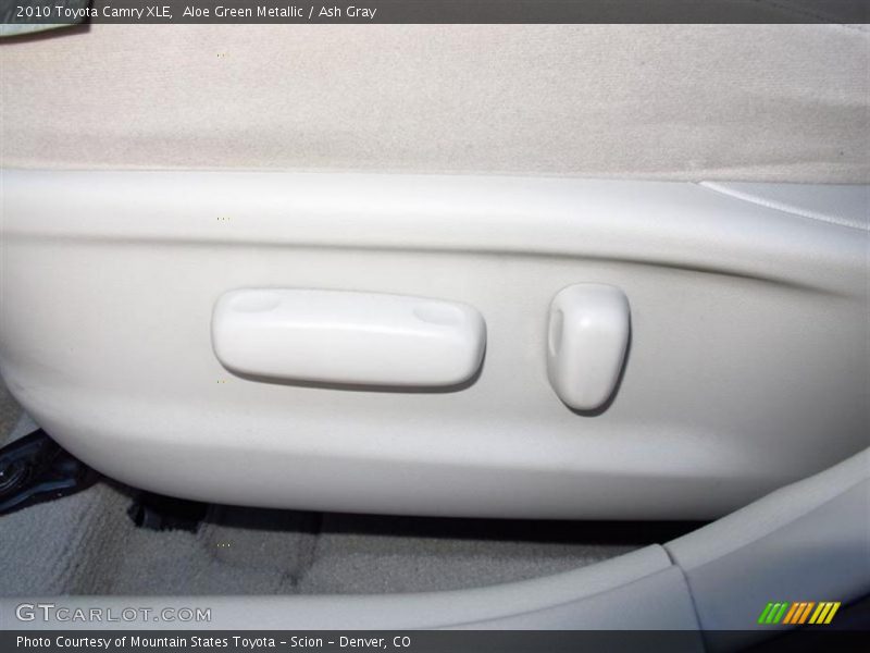Controls of 2010 Camry XLE