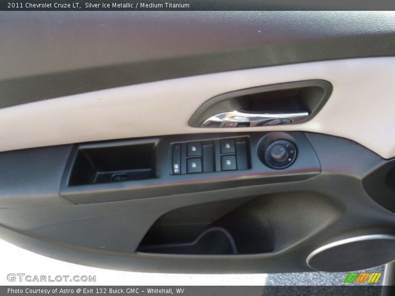 Silver Ice Metallic / Medium Titanium 2011 Chevrolet Cruze LT