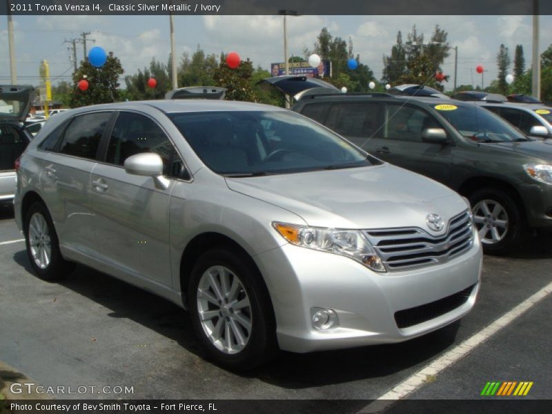 Front 3/4 View of 2011 Venza I4