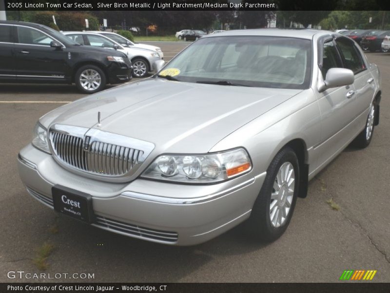 Silver Birch Metallic / Light Parchment/Medium Dark Parchment 2005 Lincoln Town Car Sedan