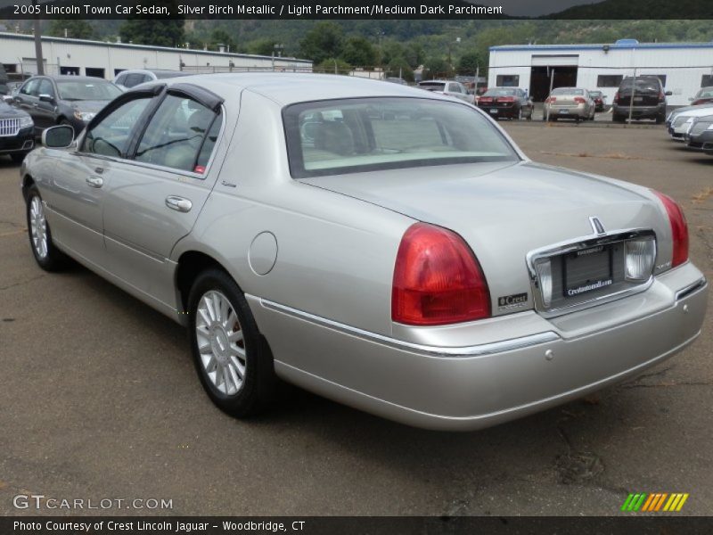 Silver Birch Metallic / Light Parchment/Medium Dark Parchment 2005 Lincoln Town Car Sedan