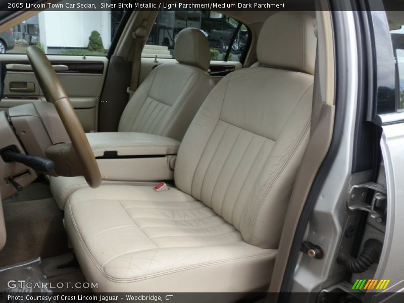 Front Seat of 2005 Town Car Sedan