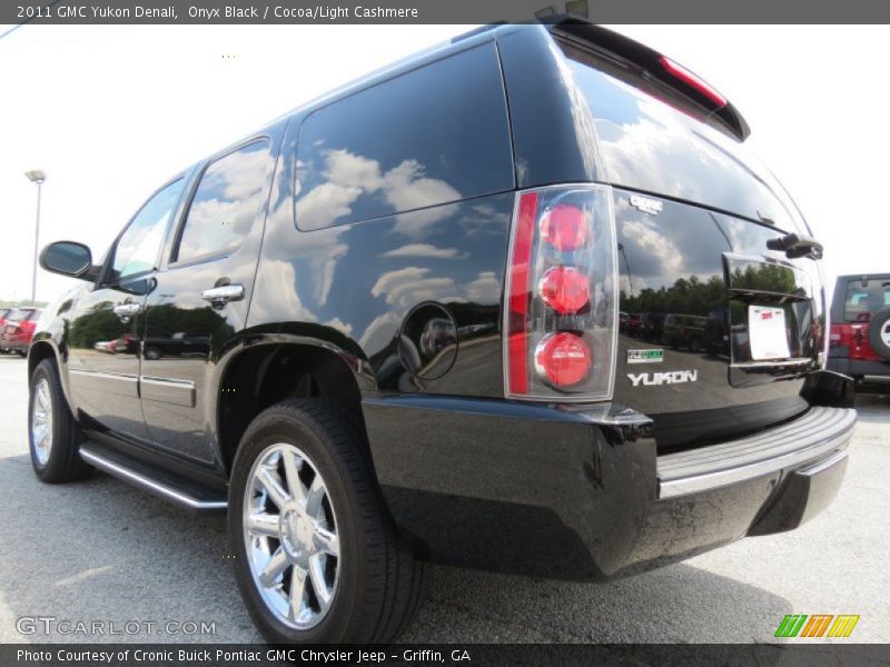 Onyx Black / Cocoa/Light Cashmere 2011 GMC Yukon Denali