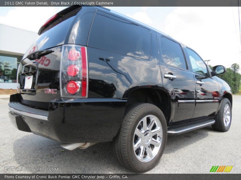 Onyx Black / Cocoa/Light Cashmere 2011 GMC Yukon Denali