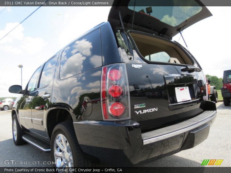 Onyx Black / Cocoa/Light Cashmere 2011 GMC Yukon Denali