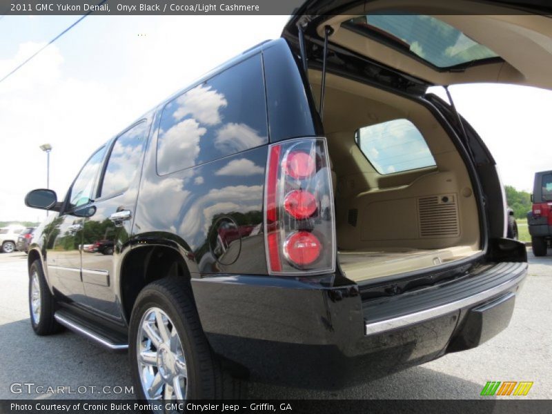 Onyx Black / Cocoa/Light Cashmere 2011 GMC Yukon Denali