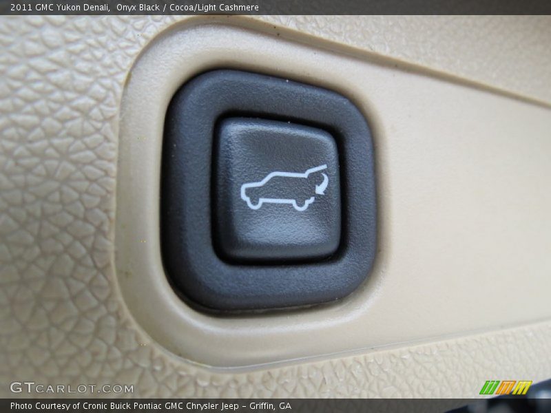 Onyx Black / Cocoa/Light Cashmere 2011 GMC Yukon Denali