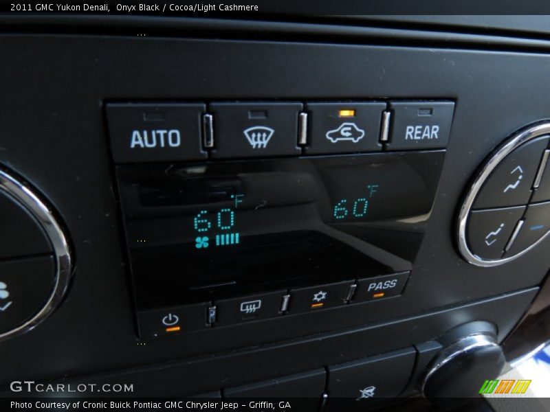 Onyx Black / Cocoa/Light Cashmere 2011 GMC Yukon Denali