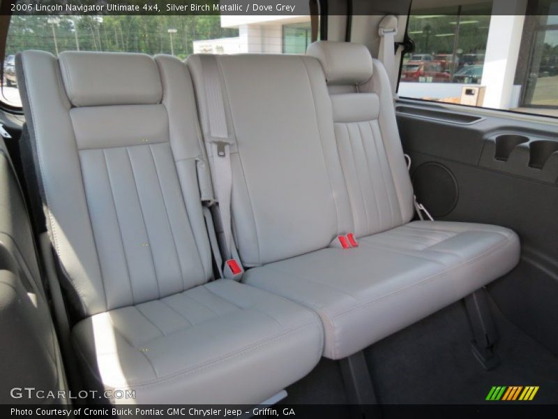 Rear Seat of 2006 Navigator Ultimate 4x4