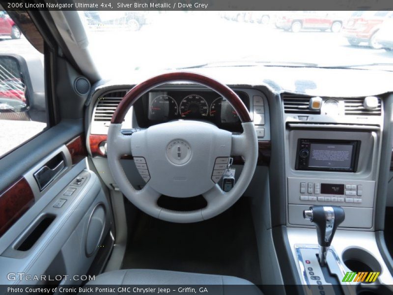 Dashboard of 2006 Navigator Ultimate 4x4