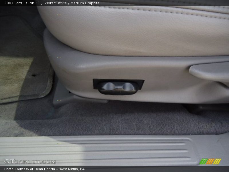 Vibrant White / Medium Graphite 2003 Ford Taurus SEL