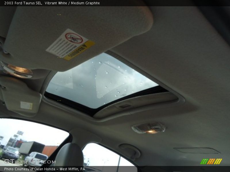 Vibrant White / Medium Graphite 2003 Ford Taurus SEL