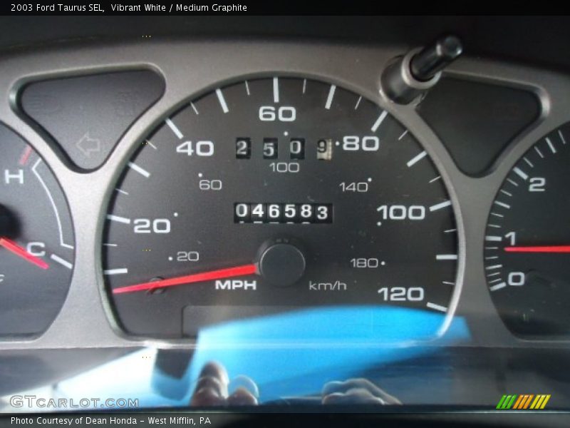 Vibrant White / Medium Graphite 2003 Ford Taurus SEL