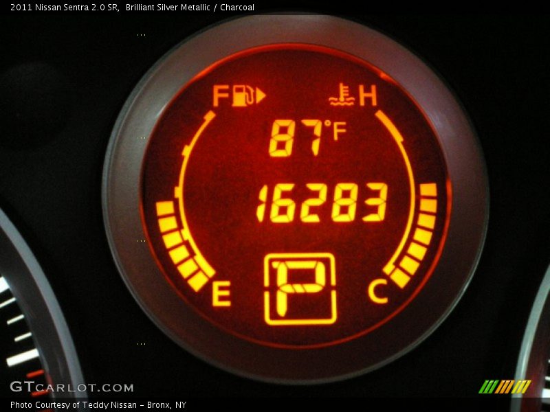 Brilliant Silver Metallic / Charcoal 2011 Nissan Sentra 2.0 SR