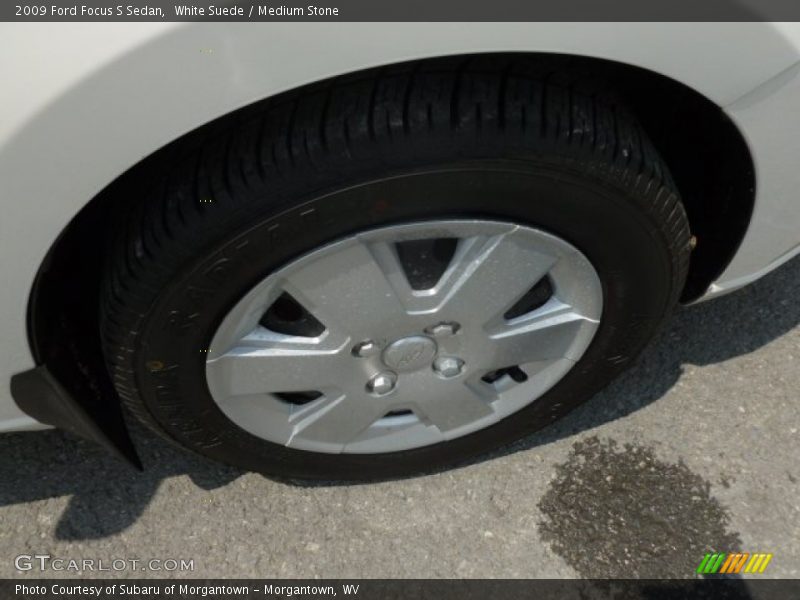 White Suede / Medium Stone 2009 Ford Focus S Sedan