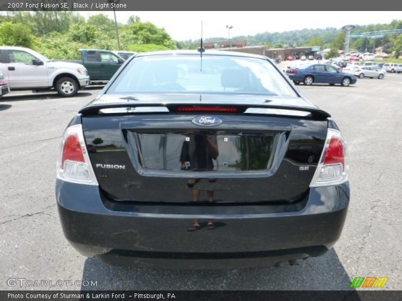 Black / Light Stone 2007 Ford Fusion SE