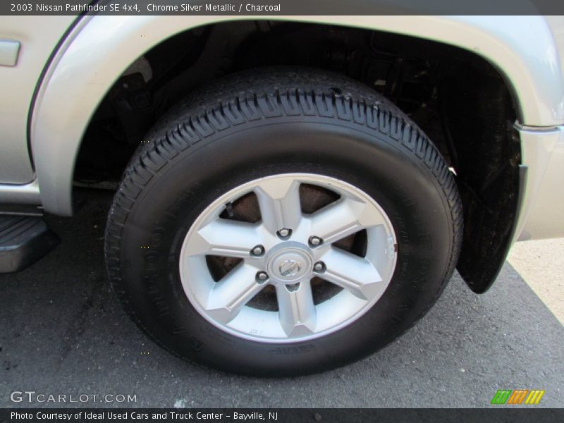 Chrome Silver Metallic / Charcoal 2003 Nissan Pathfinder SE 4x4