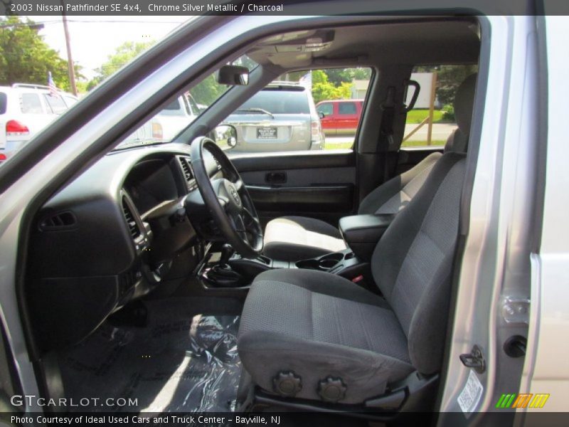 Chrome Silver Metallic / Charcoal 2003 Nissan Pathfinder SE 4x4