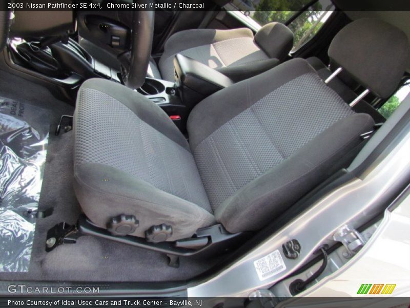Chrome Silver Metallic / Charcoal 2003 Nissan Pathfinder SE 4x4