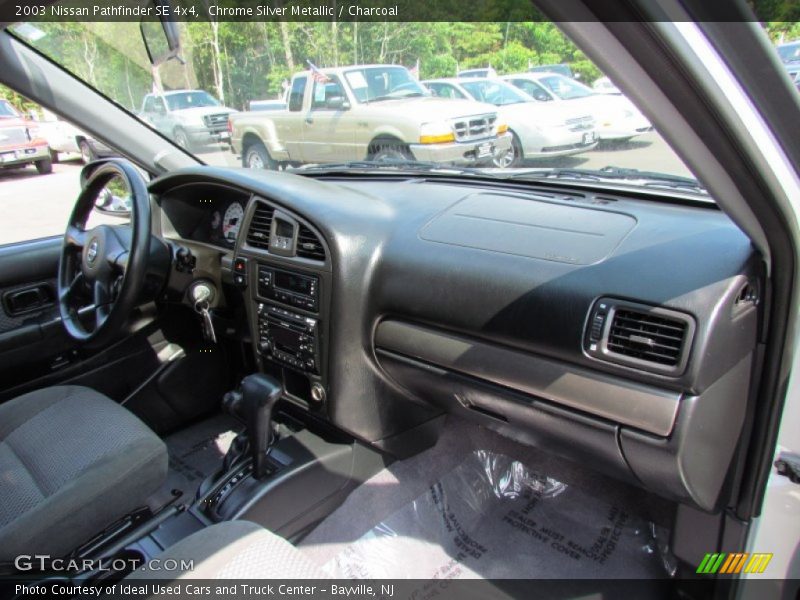 Chrome Silver Metallic / Charcoal 2003 Nissan Pathfinder SE 4x4