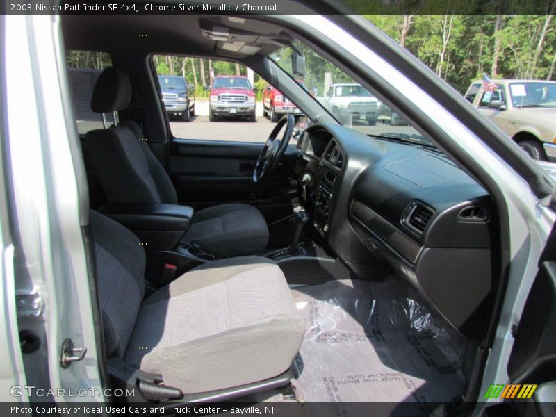 Chrome Silver Metallic / Charcoal 2003 Nissan Pathfinder SE 4x4