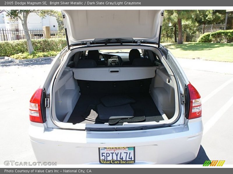 Bright Silver Metallic / Dark Slate Gray/Light Graystone 2005 Dodge Magnum SE